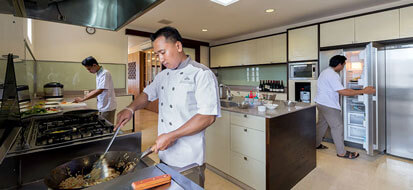 Pandawa Cliff Estate - The Pala - Chef in the kitchen